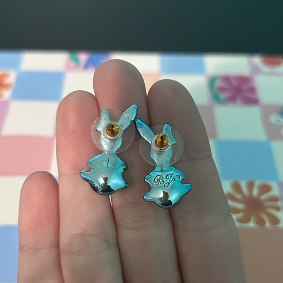 Betsy Johnson bunny peal earrings - Picture 3 of 3
